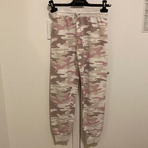 Z Supply Girls Camo Jogger. Size Large (12-14).